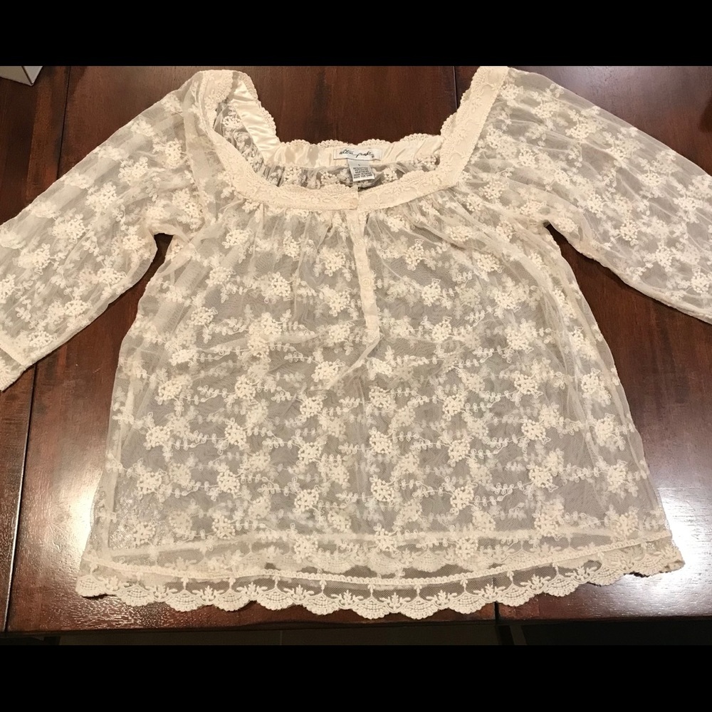 Ultra Pink Large Lace Cream Quarter Sleeve